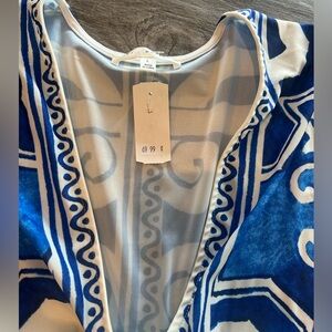 Stretch dress blueprint size large, raunching  in the center